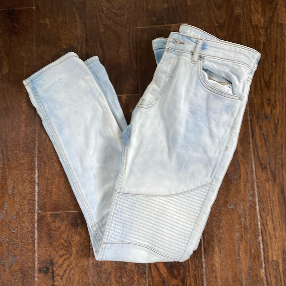 Like New H&M divided skinny jeans 30”waist 32”inseam light blue button fly